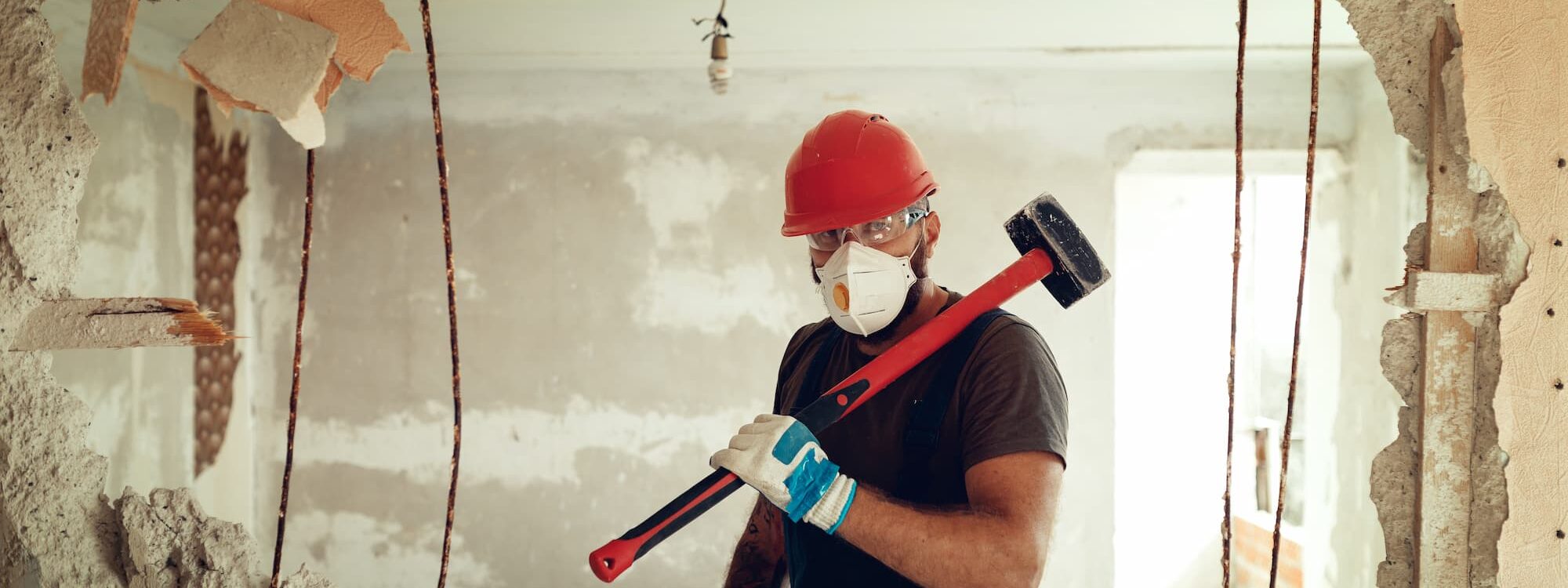 Quelle est la diff&eacute;rence entre une d&eacute;molition partielle et une d&eacute;molition compl&egrave;te pour un projet de r&eacute;novation ? Luxeuil-les-Bains