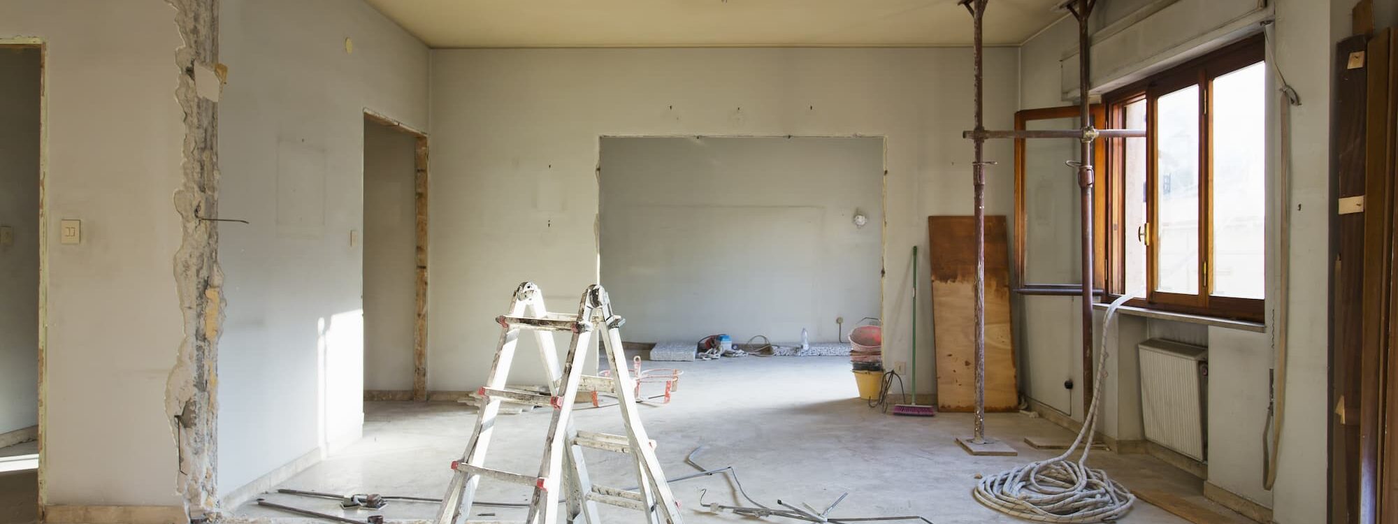 RENOVATION_MACONNERIE 2000X750 | Rodrigues Père et Fils Rénover une vieille bâtisse : quel rôle joue la maçonnerie générale pour préserver l’intégrité des murs ? Belfort